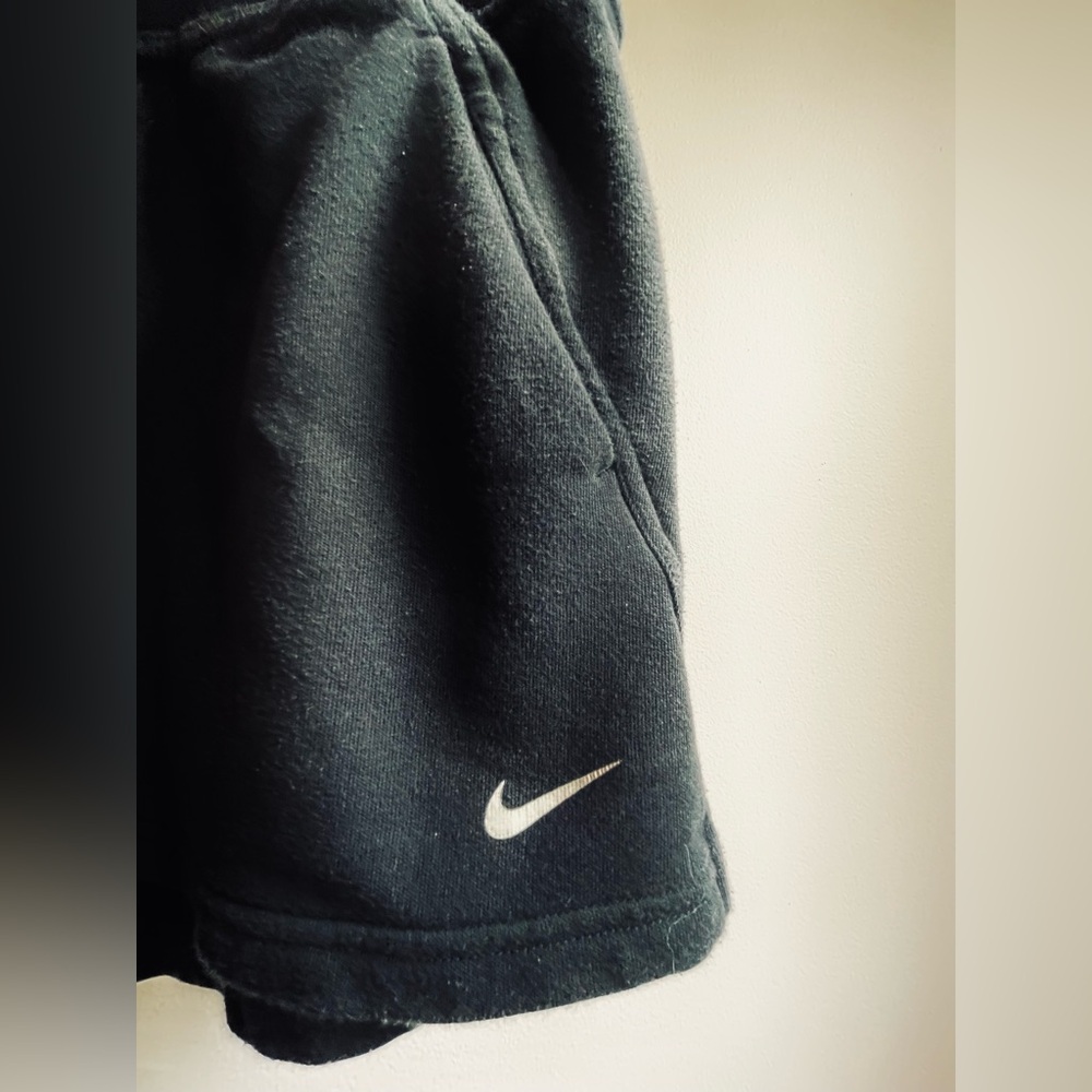 Nike Dry Fit Black Shorts Size Medium - Picture 2 of 9